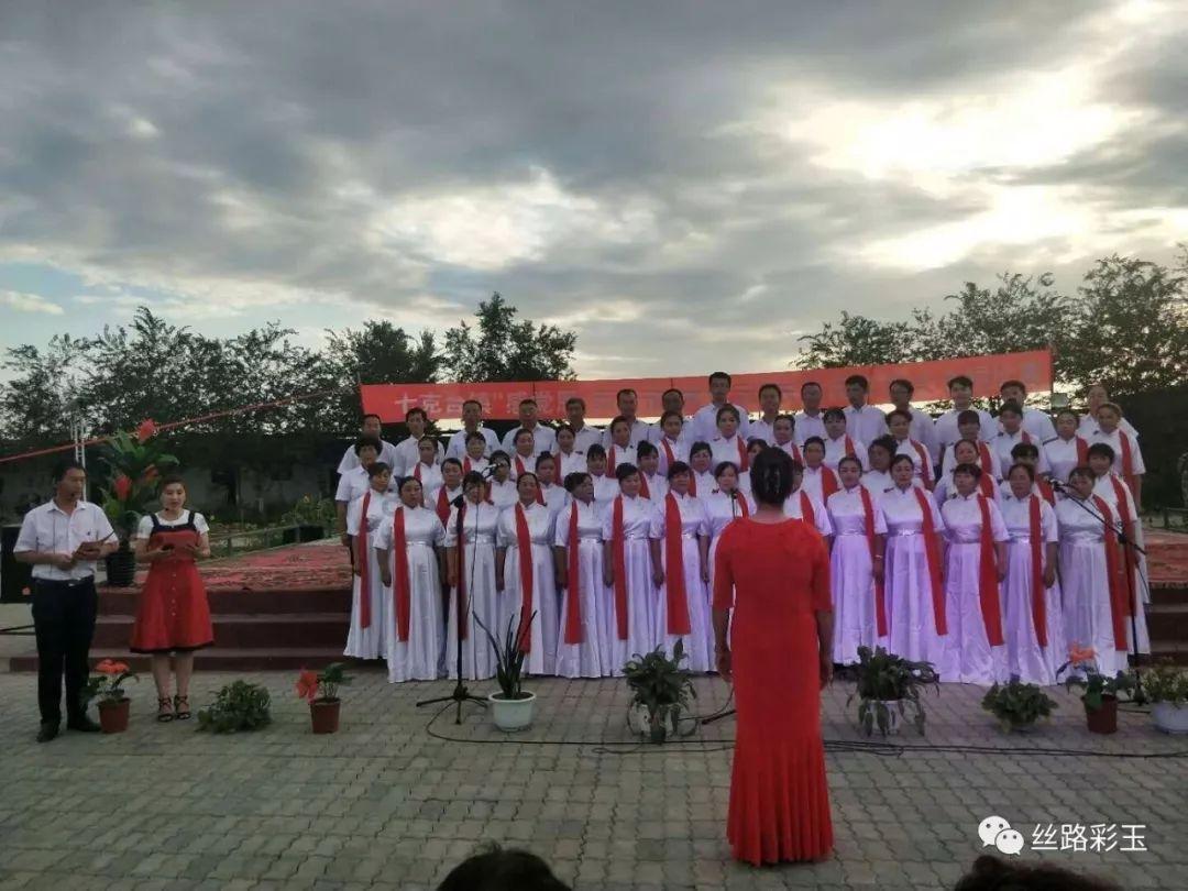 儿子回应59岁父亲玩游戏走红，爱上打游戏还成了野王